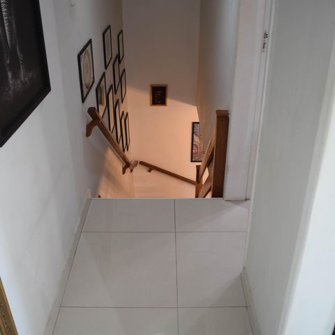 Casa à venda com 252m², 4 quartos e 3 vagas Casa à venda com 252m², 4 quartos e 3 vagasEscada