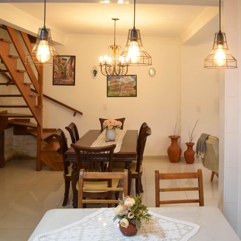 Casa à venda com 252m², 4 quartos e 3 vagas Casa à venda com 252m², 4 quartos e 3 vagasCozinha