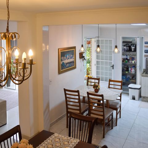 Casa à venda com 252m², 4 quartos e 3 vagas