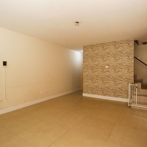 Casa à venda com 280m², 4 quartos e 2 vagasSala