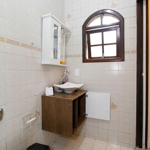 Casa à venda com 280m², 4 quartos e 2 vagasBanheiro da Suíte