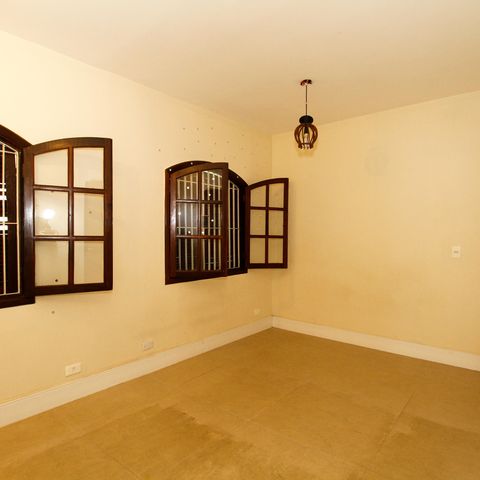Casa à venda com 280m², 4 quartos e 2 vagasSuíte