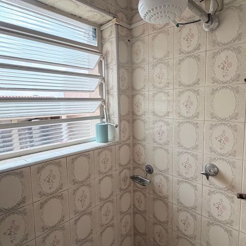 Casa à venda com 242m², 5 quartos e 4 vagas Casa à venda com 242m², 5 quartos e 4 vagasBanheiro