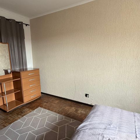 Casa à venda com 242m², 5 quartos e 4 vagas Casa à venda com 242m², 5 quartos e 4 vagasQuarto 4