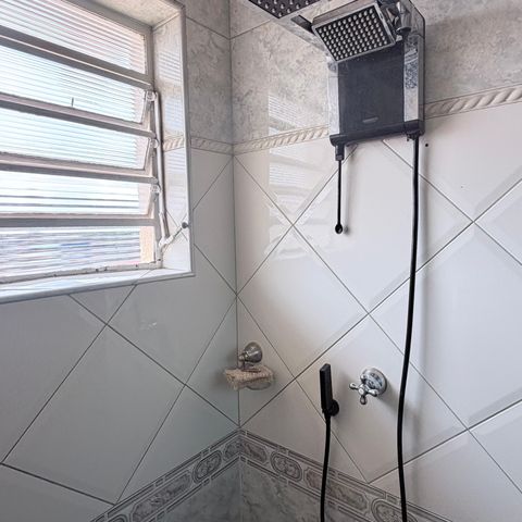 Casa à venda com 242m², 5 quartos e 4 vagas Casa à venda com 242m², 5 quartos e 4 vagasBanheiro da Suíte