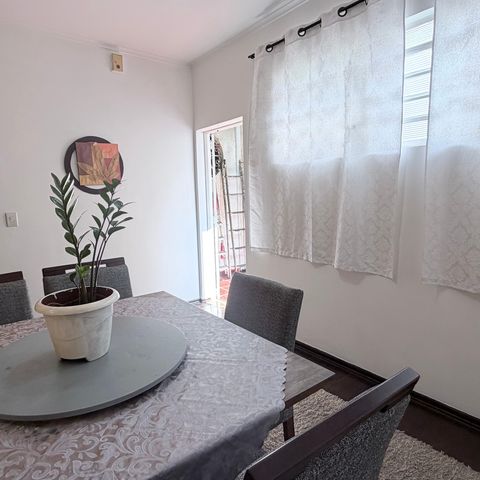 Casa à venda com 242m², 5 quartos e 4 vagas Casa à venda com 242m², 5 quartos e 4 vagasSala de Jantar