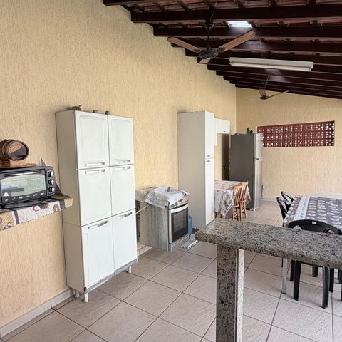 Casa à venda com 242m², 5 quartos e 4 vagas Casa à venda com 242m², 5 quartos e 4 vagasChurrasqueira