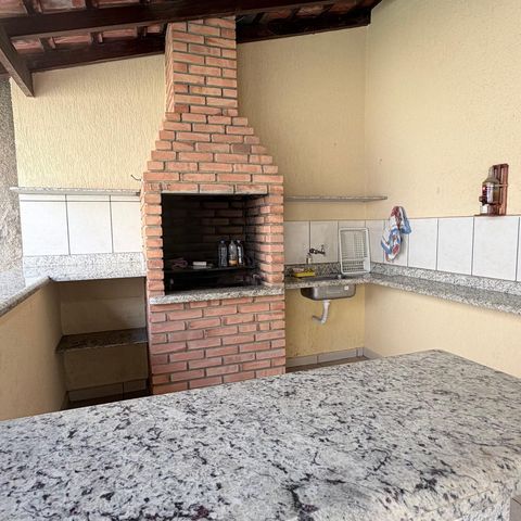 Casa à venda com 242m², 5 quartos e 4 vagas Casa à venda com 242m², 5 quartos e 4 vagasChurrasqueira