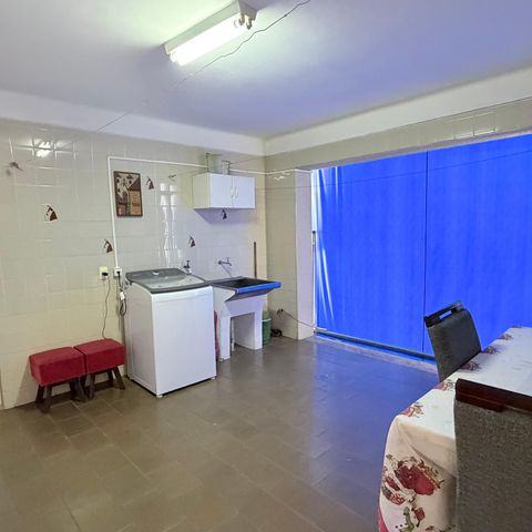 Casa à venda com 242m², 5 quartos e 4 vagas Casa à venda com 242m², 5 quartos e 4 vagasÁrea de Serviço