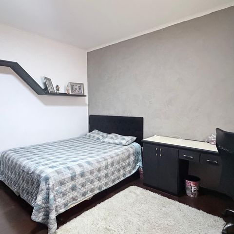 Casa à venda com 242m², 5 quartos e 4 vagas Casa à venda com 242m², 5 quartos e 4 vagasQuarto 2