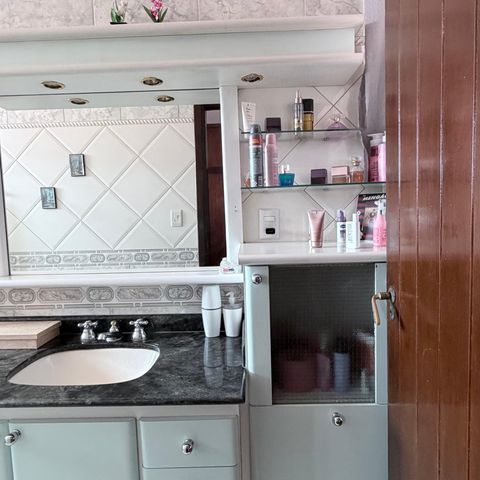 Casa à venda com 242m², 5 quartos e 4 vagas Casa à venda com 242m², 5 quartos e 4 vagasBanheiro da Suíte