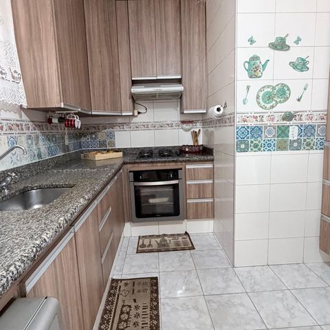 Casa à venda com 242m², 5 quartos e 4 vagas Casa à venda com 242m², 5 quartos e 4 vagasCozinha