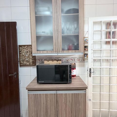 Casa à venda com 242m², 5 quartos e 4 vagas Casa à venda com 242m², 5 quartos e 4 vagasCozinha