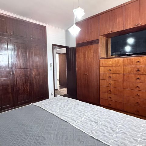 Casa à venda com 242m², 5 quartos e 4 vagas Casa à venda com 242m², 5 quartos e 4 vagasSuíte