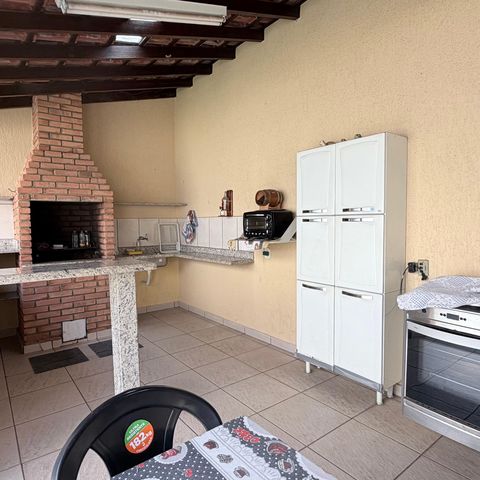 Casa à venda com 242m², 5 quartos e 4 vagas Casa à venda com 242m², 5 quartos e 4 vagasChurrasqueira