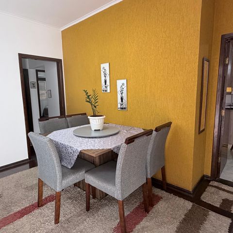 Casa à venda com 242m², 5 quartos e 4 vagas Casa à venda com 242m², 5 quartos e 4 vagasSala de Jantar