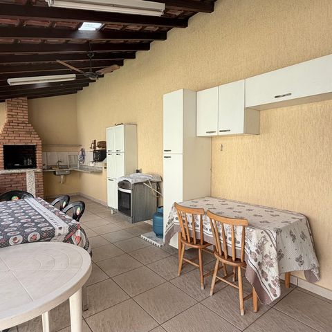 Casa à venda com 242m², 5 quartos e 4 vagas Casa à venda com 242m², 5 quartos e 4 vagasChurrasqueira