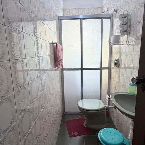 Casa à venda com 242m², 5 quartos e 4 vagas Casa à venda com 242m², 5 quartos e 4 vagasBanheiro