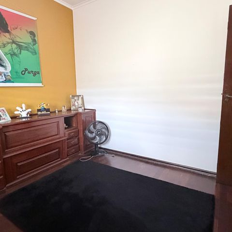 Casa à venda com 242m², 5 quartos e 4 vagas Casa à venda com 242m², 5 quartos e 4 vagasQuarto 3