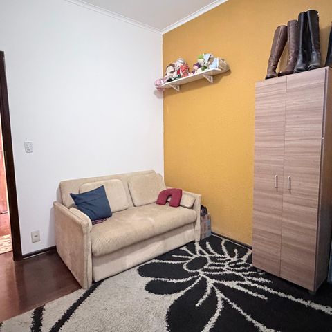 Casa à venda com 242m², 5 quartos e 4 vagas Casa à venda com 242m², 5 quartos e 4 vagasQuarto 1