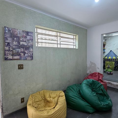 Casa à venda com 242m², 5 quartos e 4 vagas Casa à venda com 242m², 5 quartos e 4 vagasDepósito
