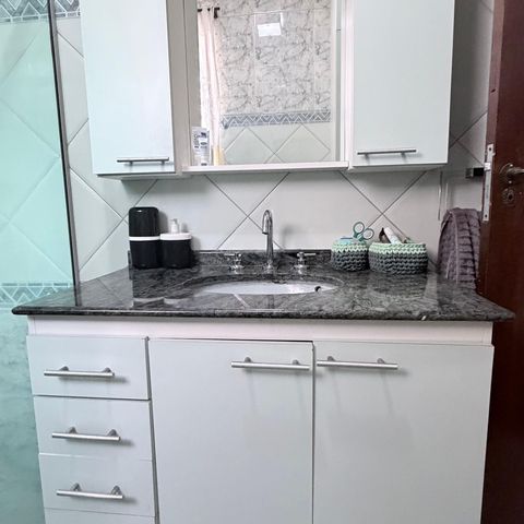 Casa à venda com 242m², 5 quartos e 4 vagas Casa à venda com 242m², 5 quartos e 4 vagasBanheiro