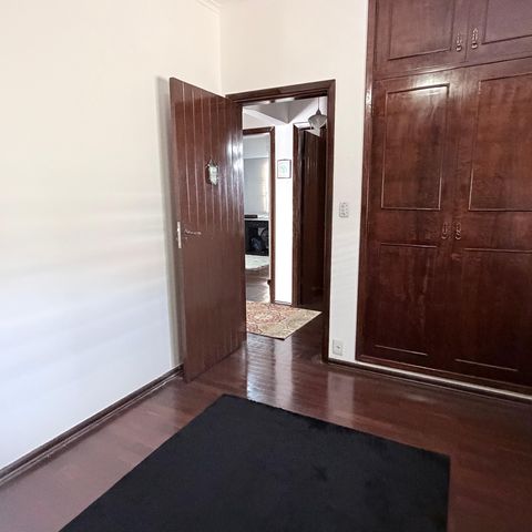 Casa à venda com 242m², 5 quartos e 4 vagas Casa à venda com 242m², 5 quartos e 4 vagasQuarto 3