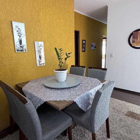 Casa à venda com 242m², 5 quartos e 4 vagas Casa à venda com 242m², 5 quartos e 4 vagasSala de Jantar