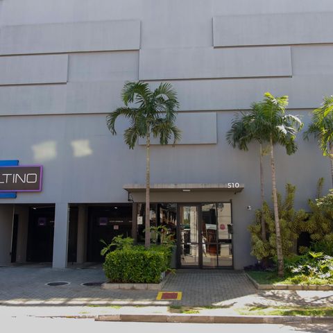 Studio à venda com 37m², 1 quarto e 1 vaga Studio à venda com 37m², 1 quarto e 1 vagaFachada