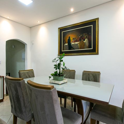Casa à venda com 160m², 3 quartos e 3 vagas Casa à venda com 160m², 3 quartos e 3 vagasSala