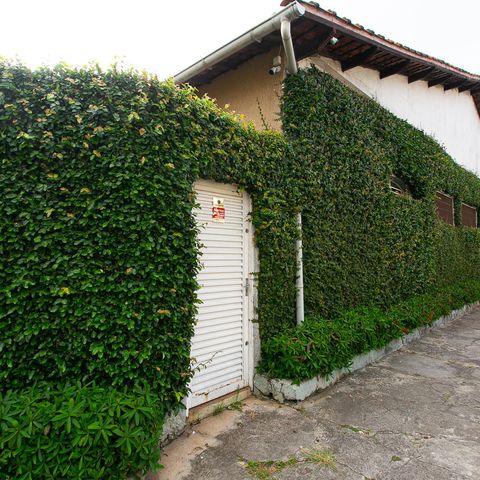 Casa à venda com 160m², 3 quartos e 3 vagas Casa à venda com 160m², 3 quartos e 3 vagasFachada