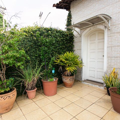 Casa à venda com 160m², 3 quartos e 3 vagas Casa à venda com 160m², 3 quartos e 3 vagasÁrea Externa