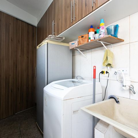 Casa à venda com 160m², 3 quartos e 3 vagas Casa à venda com 160m², 3 quartos e 3 vagasÁrea de Serviço