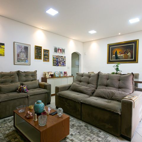 Casa à venda com 160m², 3 quartos e 3 vagas Casa à venda com 160m², 3 quartos e 3 vagasSala