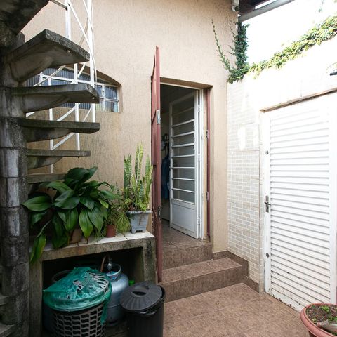 Casa à venda com 160m², 3 quartos e 3 vagas Casa à venda com 160m², 3 quartos e 3 vagasQuintal