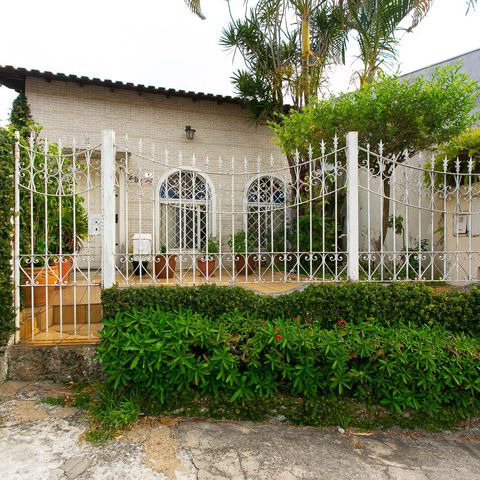 Casa à venda com 160m², 3 quartos e 3 vagas Casa à venda com 160m², 3 quartos e 3 vagasFachada