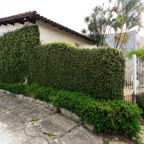 Casa à venda com 160m², 3 quartos e 3 vagas Casa à venda com 160m², 3 quartos e 3 vagasFachada