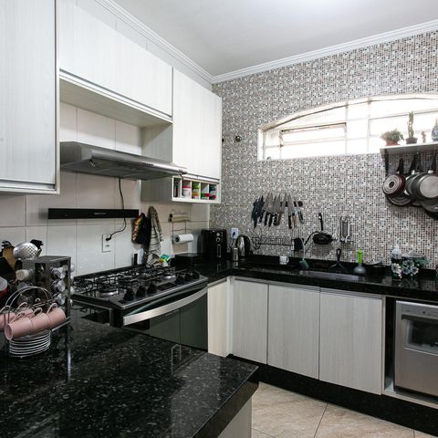Casa à venda com 160m², 3 quartos e 3 vagas Casa à venda com 160m², 3 quartos e 3 vagasCozinha
