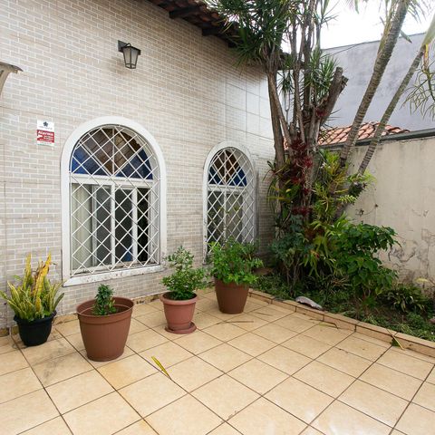 Casa à venda com 160m², 3 quartos e 3 vagas Casa à venda com 160m², 3 quartos e 3 vagasÁrea Externa