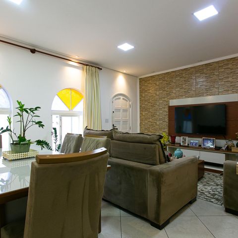 Casa à venda com 160m², 3 quartos e 3 vagas Casa à venda com 160m², 3 quartos e 3 vagasSala