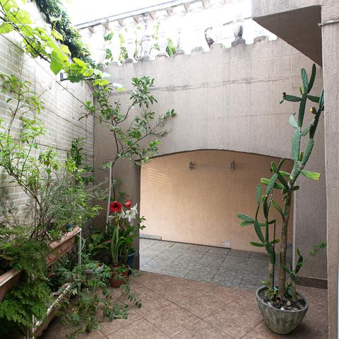Casa à venda com 160m², 3 quartos e 3 vagas Casa à venda com 160m², 3 quartos e 3 vagasQuintal