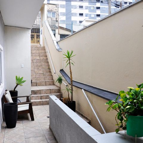 Casa à venda com 231m², 2 quartos e 2 vagas Casa à venda com 231m², 2 quartos e 2 vagasDetalhe - Quintal