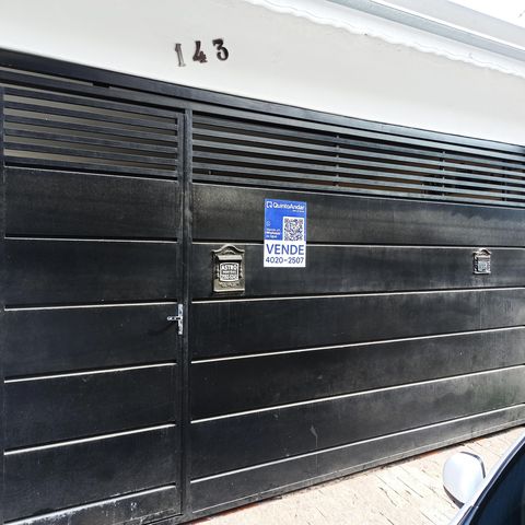 Casa à venda com 231m², 2 quartos e 2 vagas Casa à venda com 231m², 2 quartos e 2 vagasFachada do Imóvel