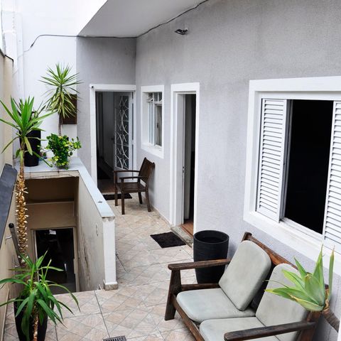 Casa à venda com 231m², 2 quartos e 2 vagas Casa à venda com 231m², 2 quartos e 2 vagasDetalhe - Quintal