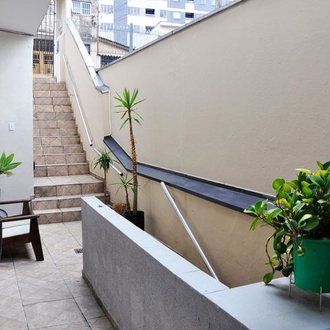 Casa à venda com 231m², 2 quartos e 2 vagas Casa à venda com 231m², 2 quartos e 2 vagasDetalhe - Quintal