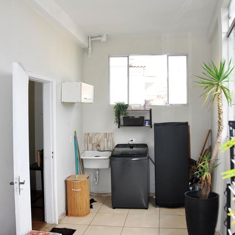 Casa à venda com 231m², 2 quartos e 2 vagas Casa à venda com 231m², 2 quartos e 2 vagasDetalhe - Área de Serviço