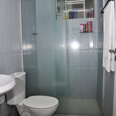 Casa à venda com 231m², 2 quartos e 2 vagas Casa à venda com 231m², 2 quartos e 2 vagasDetalhe - Banheiro Social