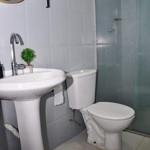 Casa à venda com 231m², 2 quartos e 2 vagas Casa à venda com 231m², 2 quartos e 2 vagasDetalhe - Banheiro Social