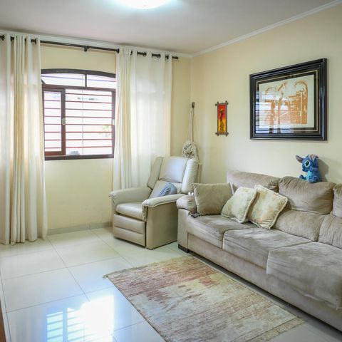 Casa à venda com 125m², 2 quartos e 2 vagas Casa à venda com 125m², 2 quartos e 2 vagasSala