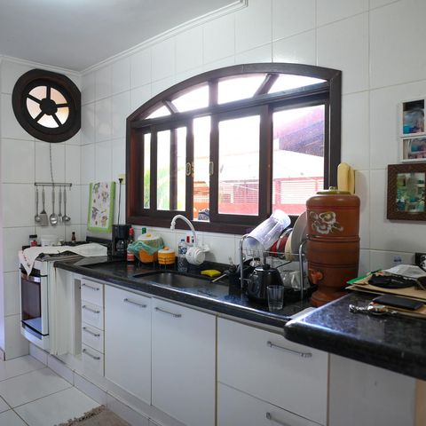 Casa à venda com 125m², 2 quartos e 2 vagas Casa à venda com 125m², 2 quartos e 2 vagasCozinha